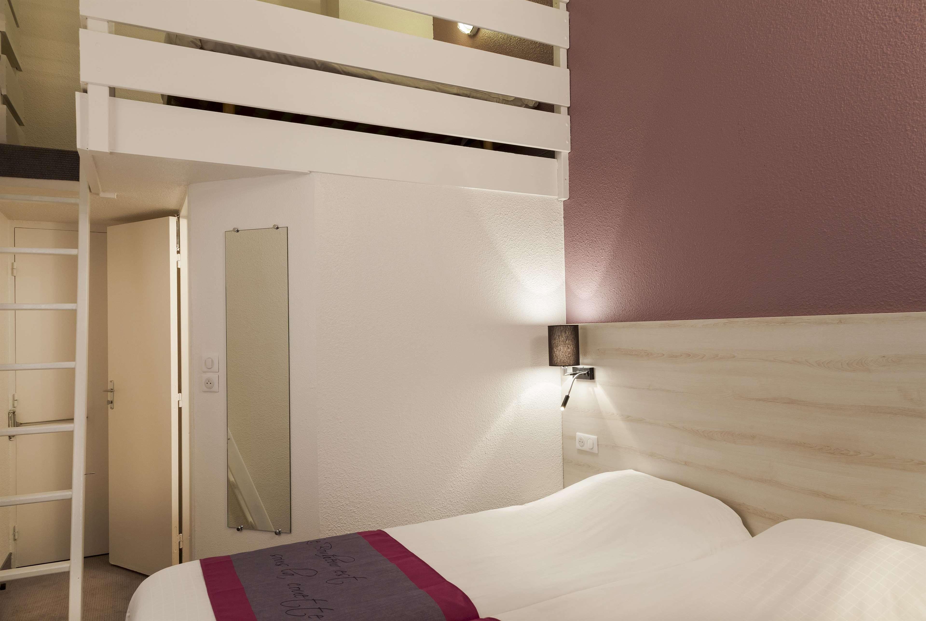 Kyriad Lille Est - Villeneuve D'Ascq Bagian luar foto
