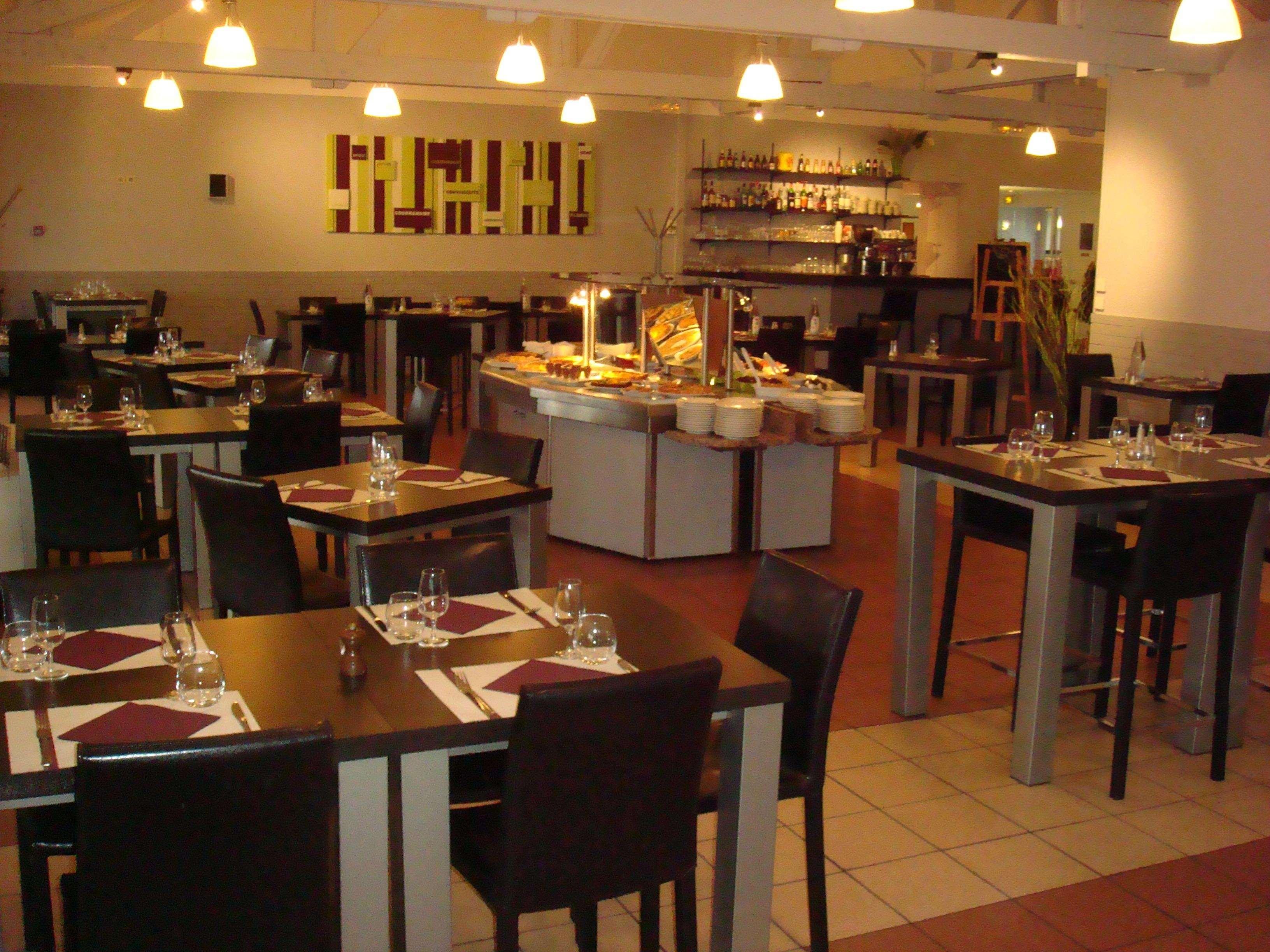 Kyriad Lille Est - Villeneuve D'Ascq Restoran foto